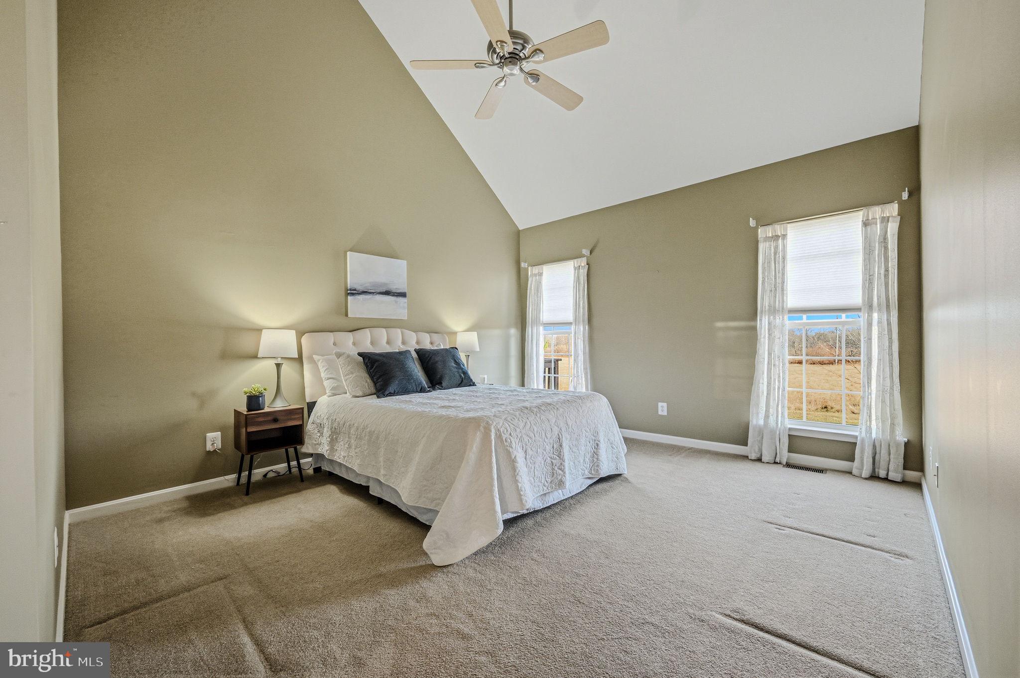 325 Pierce Run Newark, DE 19702 - Photo 18 of 42 a spacious bedroom with a bed and a window