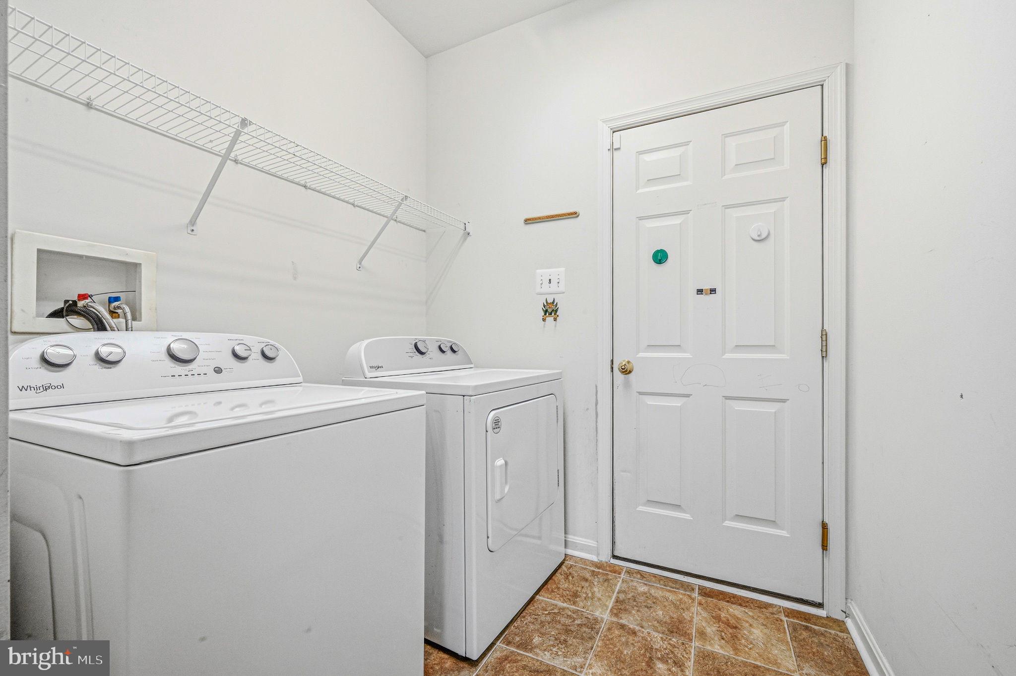 325 Pierce Run Newark, DE 19702 - Photo 24 of 42 a utility room with dryer and washer