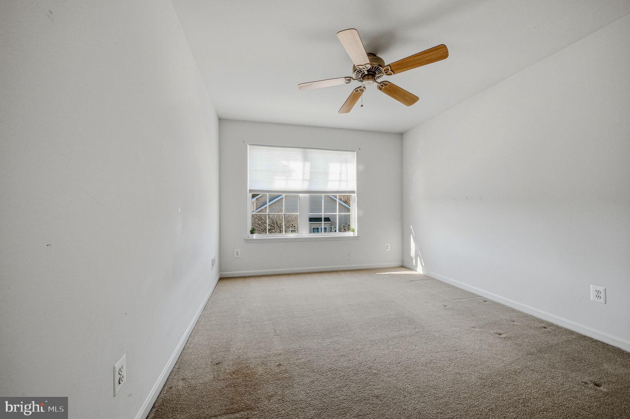 325 Pierce Run Newark, DE 19702 - Photo 32 of 42 a view of a livingroom with a ceiling fan and window