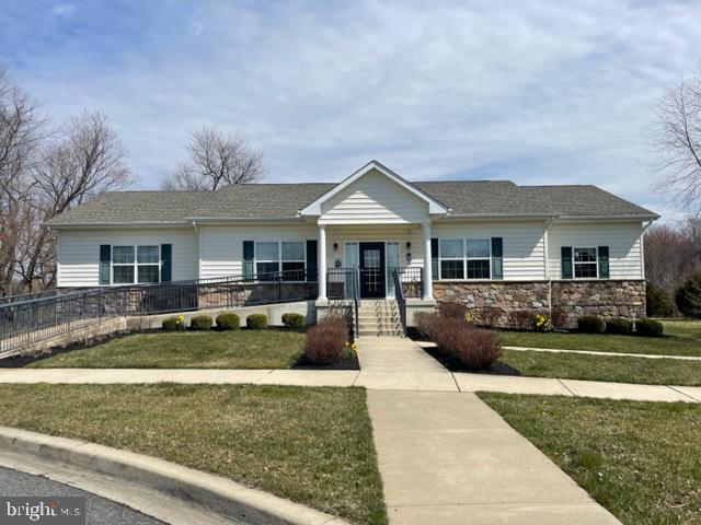 325 Pierce Run Newark, DE 19702 - Photo 38 of 42 front view of a house with a yard