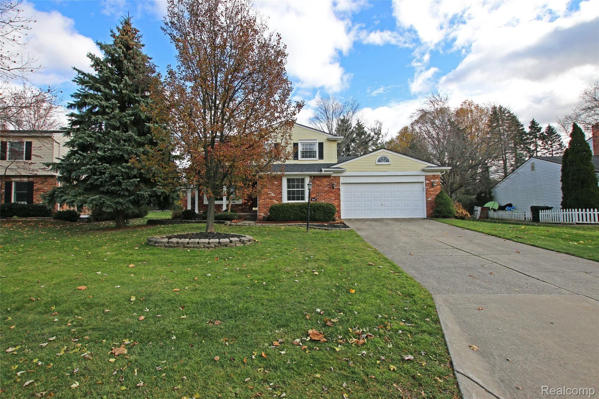 978 Dahlia Lane Rochester, MI 48307 - Photo 15 of 24 15) Front.jpg