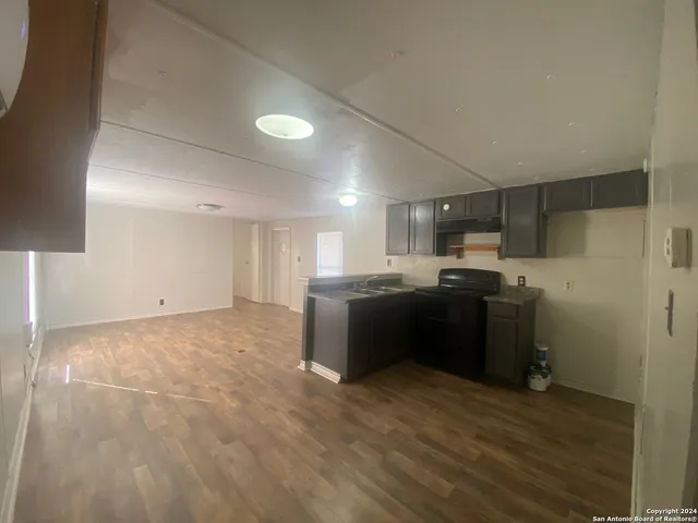 $885 | 1102 Simmons Avenue, Unit 4, Jourdanton, TX 78026