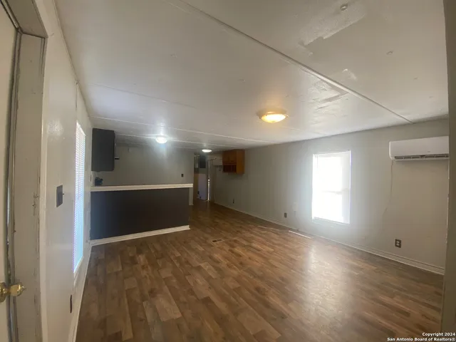 $885 | 1102 Simmons Avenue, Unit 4, Jourdanton, TX 78026