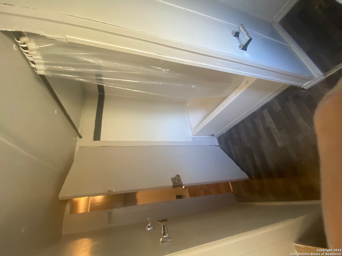 1102 Simmons Avenue, Unit 4 Jourdanton, TX 78026 - Photo 4 of 8