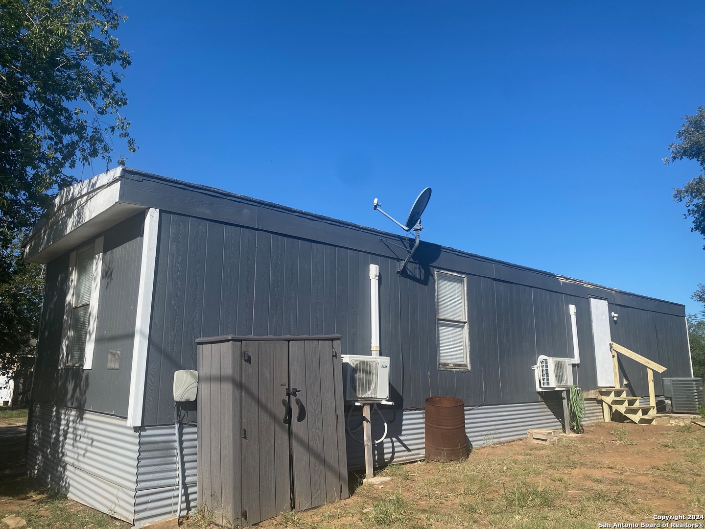 1102 Simmons Avenue, Unit 4 Jourdanton, TX 78026 - Photo 7 of 8 a view of a house with a patio