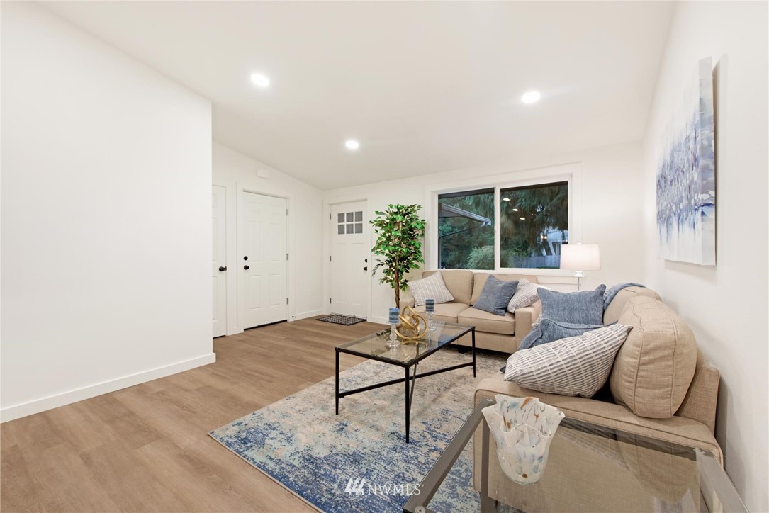 8811 158th Street East Puyallup, WA 98375 - Photo 6 of 23