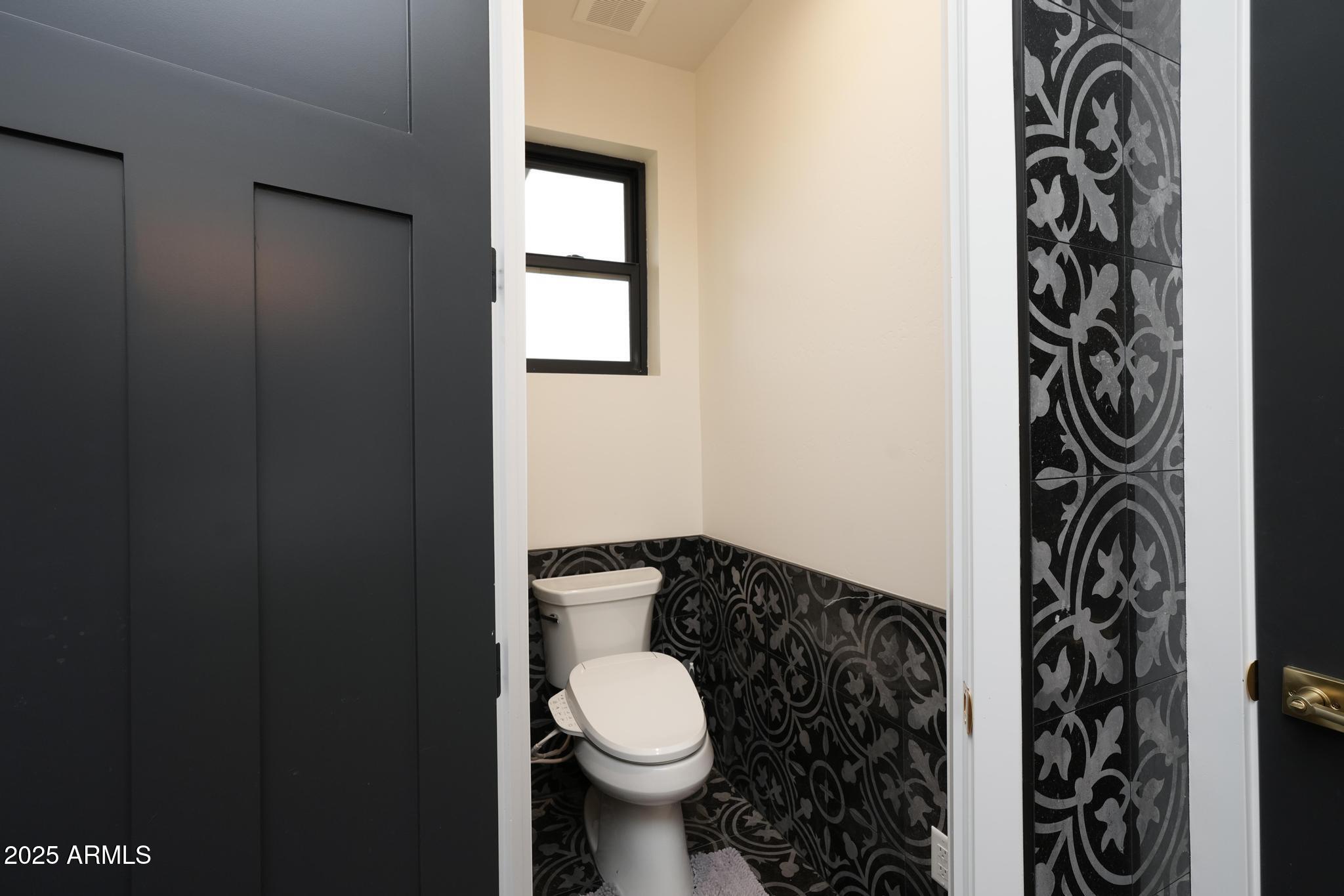 2900 West Spring View Drive Cottonwood, AZ 86326 - Photo 21 of 68 a bathroom with a toilet and a shower curtain