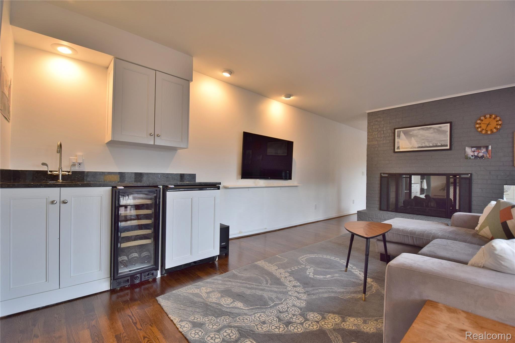 3303 Squirrel Road Bloomfield Hills, MI 48304 - Photo 26 of 75 family room 2.JPG