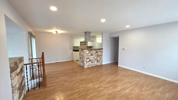 $2,200 | 1317 Kingsbury Drive, Unit 1, Hanover Park, IL 60133