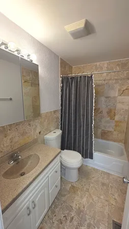 $2,200 | 1317 Kingsbury Drive, Unit 1, Hanover Park, IL 60133