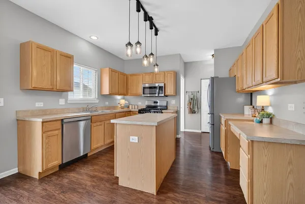 $369,900 | 622 Gallant Drive, Minooka, IL 60447