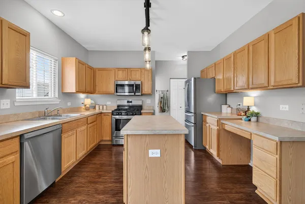 $369,900 | 622 Gallant Drive, Minooka, IL 60447