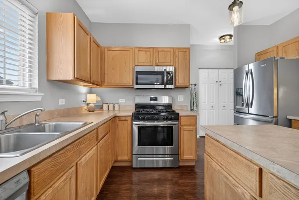 $369,900 | 622 Gallant Drive, Minooka, IL 60447