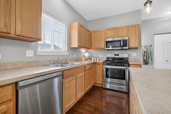 $369,900 | 622 Gallant Drive, Minooka, IL 60447