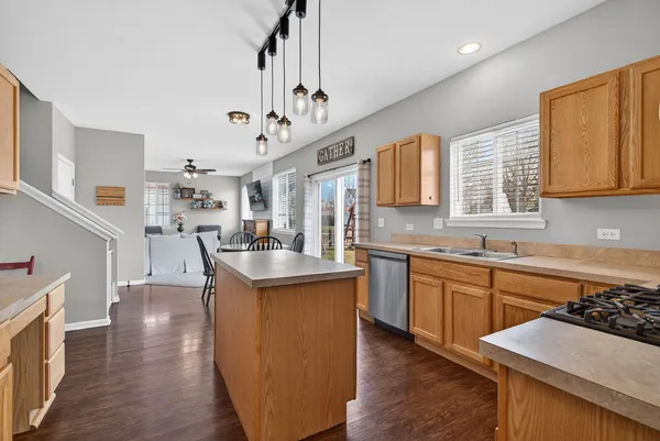 $369,900 | 622 Gallant Drive, Minooka, IL 60447