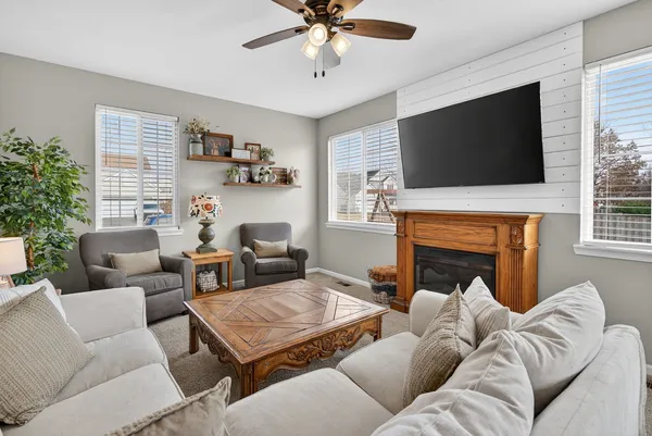 $369,900 | 622 Gallant Drive, Minooka, IL 60447