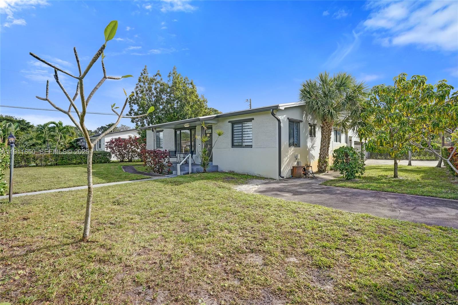 6470 McClellan Street Hollywood, FL 33024 - Photo 25 of 74 a backyard of a house with lots of green space