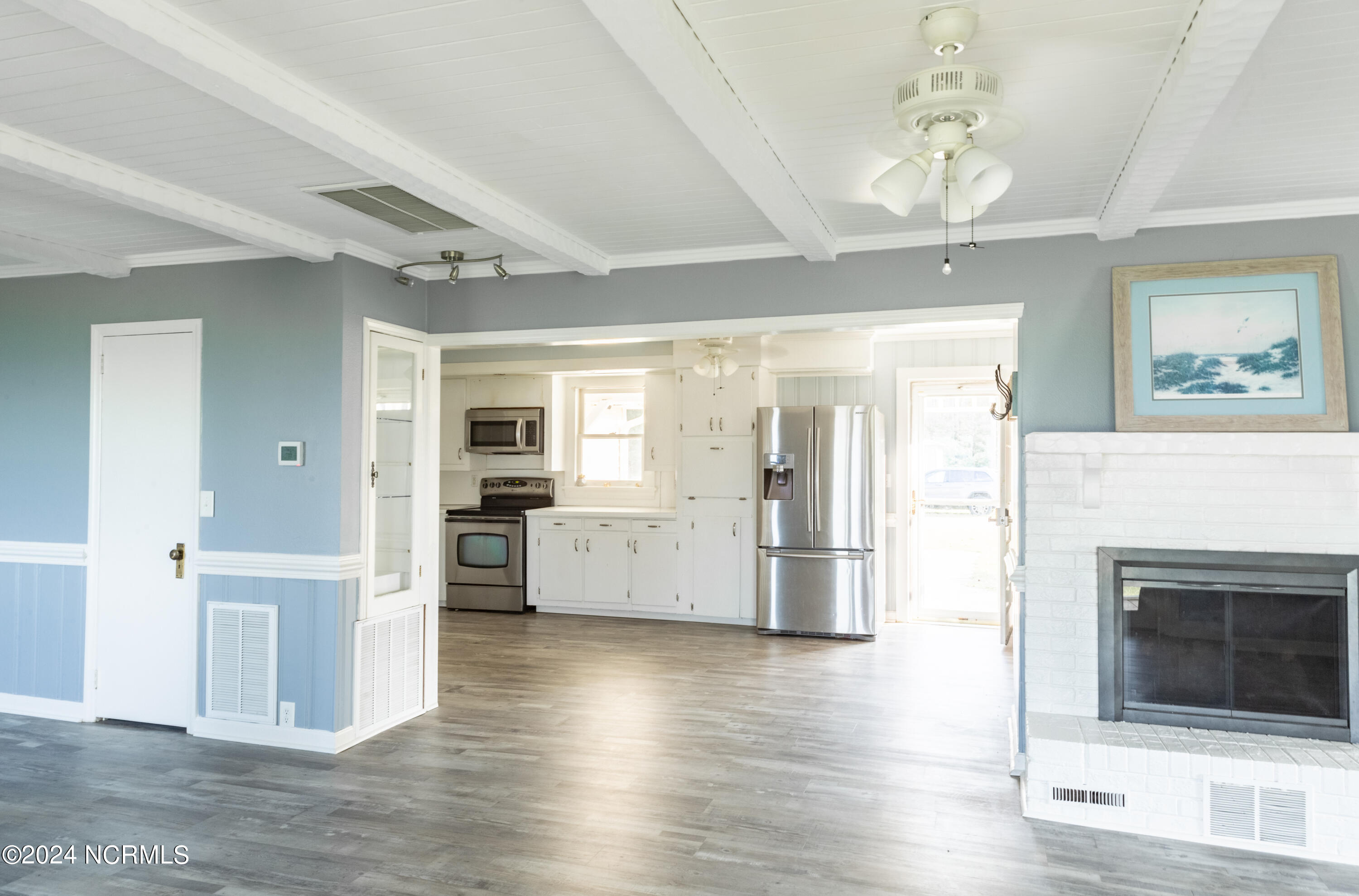 1039 Pinecrest Road Bath, NC 27808 - Photo 29 of 50 Living Room