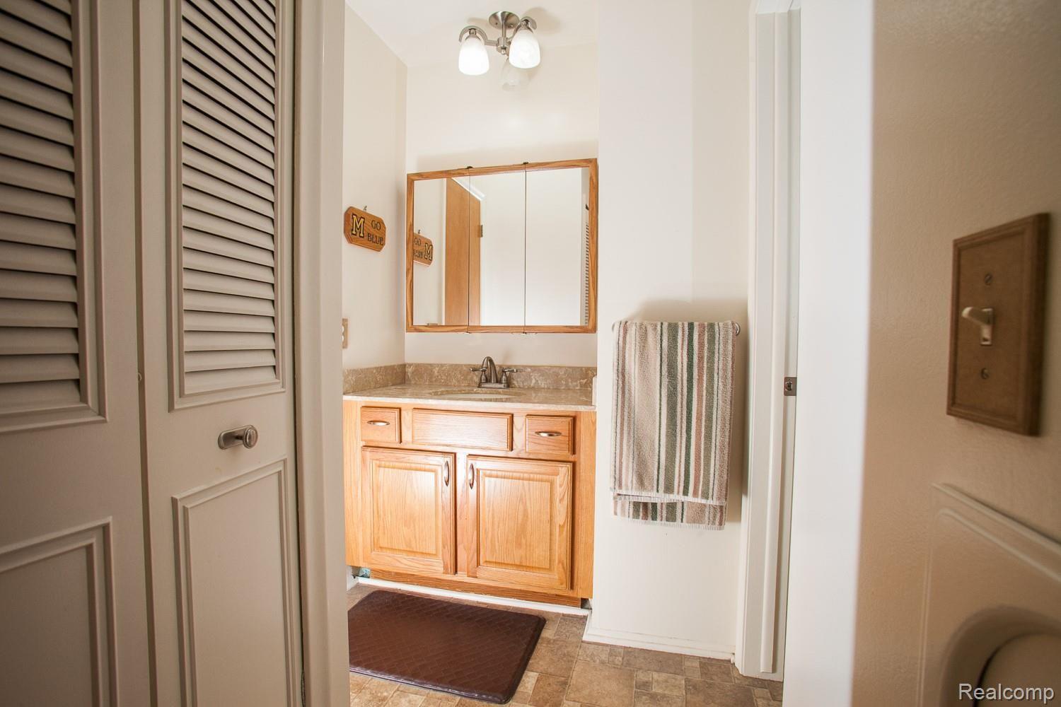 7109 Sharp Road Swartz Creek, MI 48473 - Photo 14 of 23 Bath2a.jpg