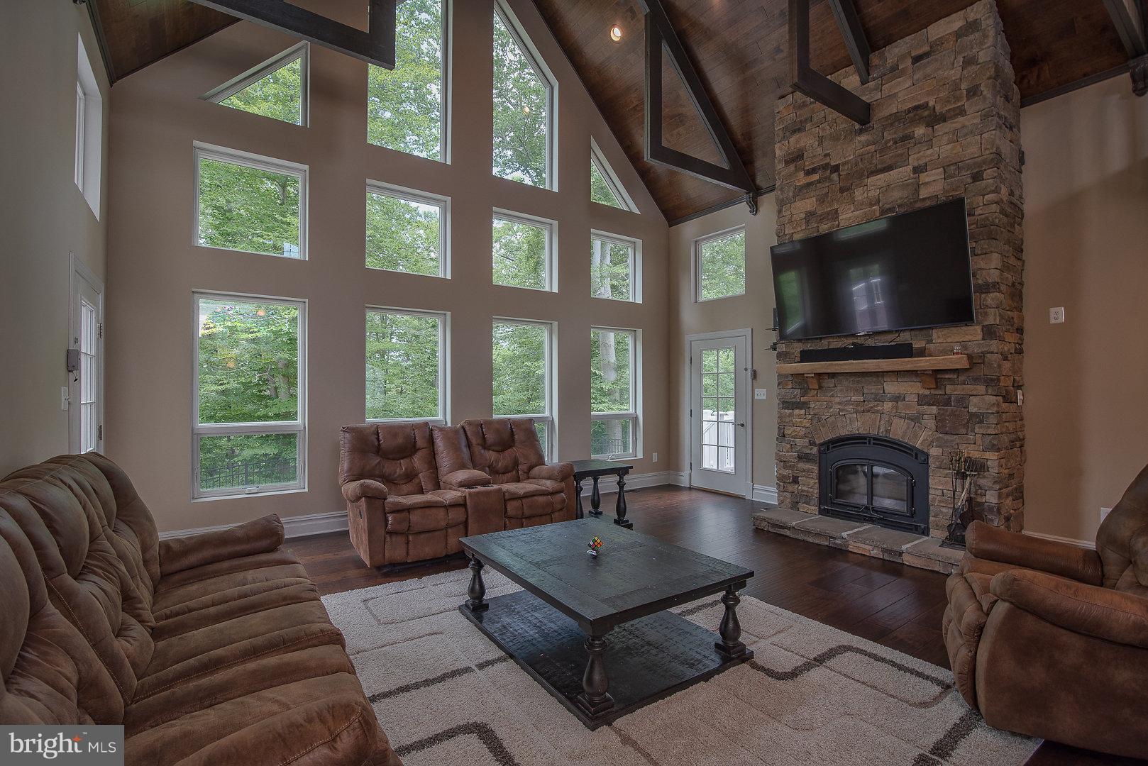 239 Revell Road Fredericksburg, VA 22405 - Photo 18 of 30 Living Room