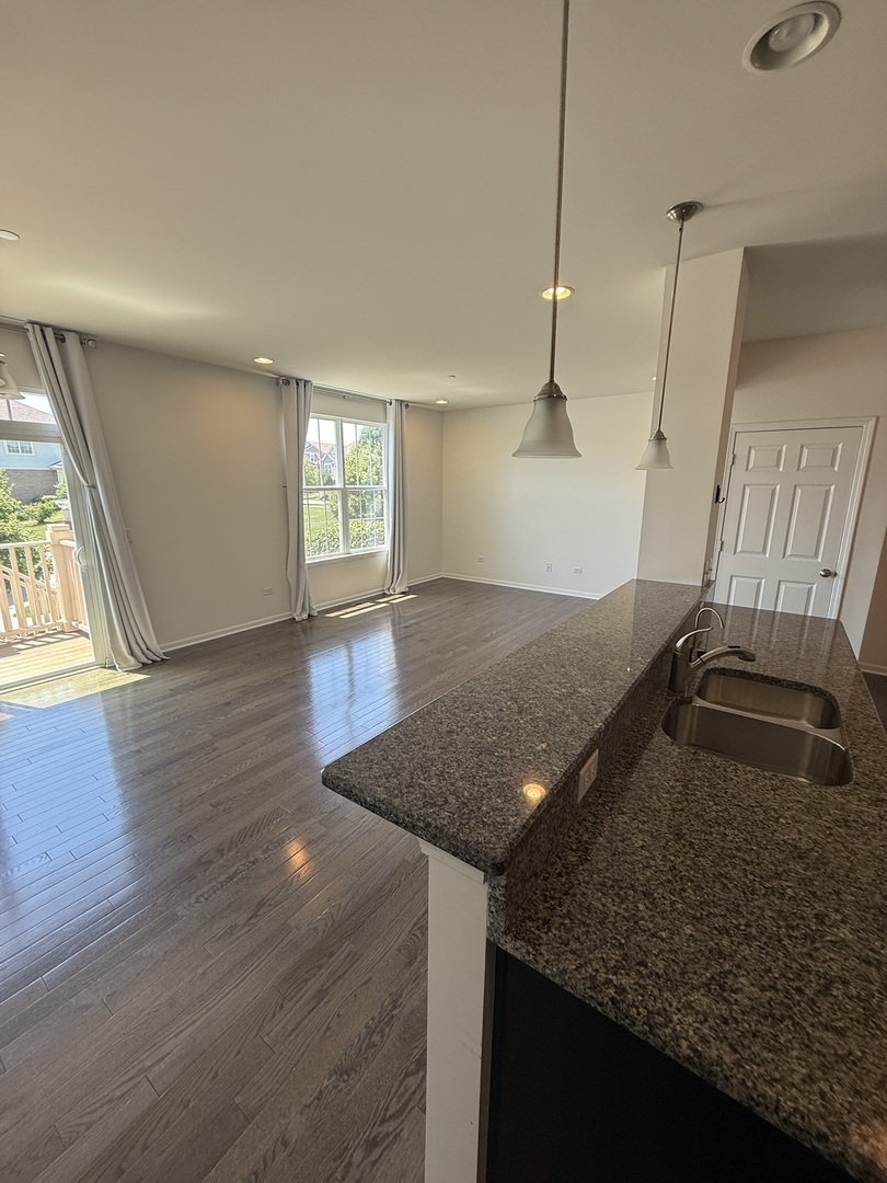 2856 Henley Lane Naperville, IL 60540 - Photo 7 of 38