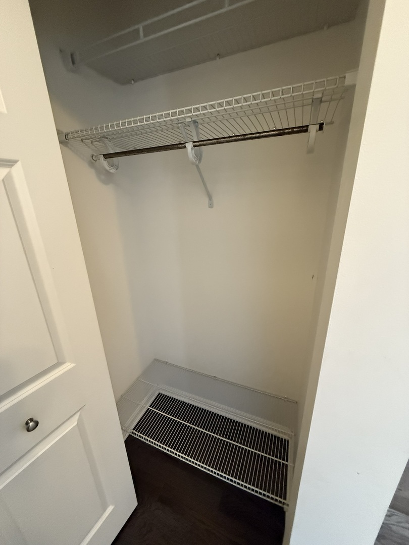 2856 Henley Lane Naperville, IL 60540 - Photo 8 of 38