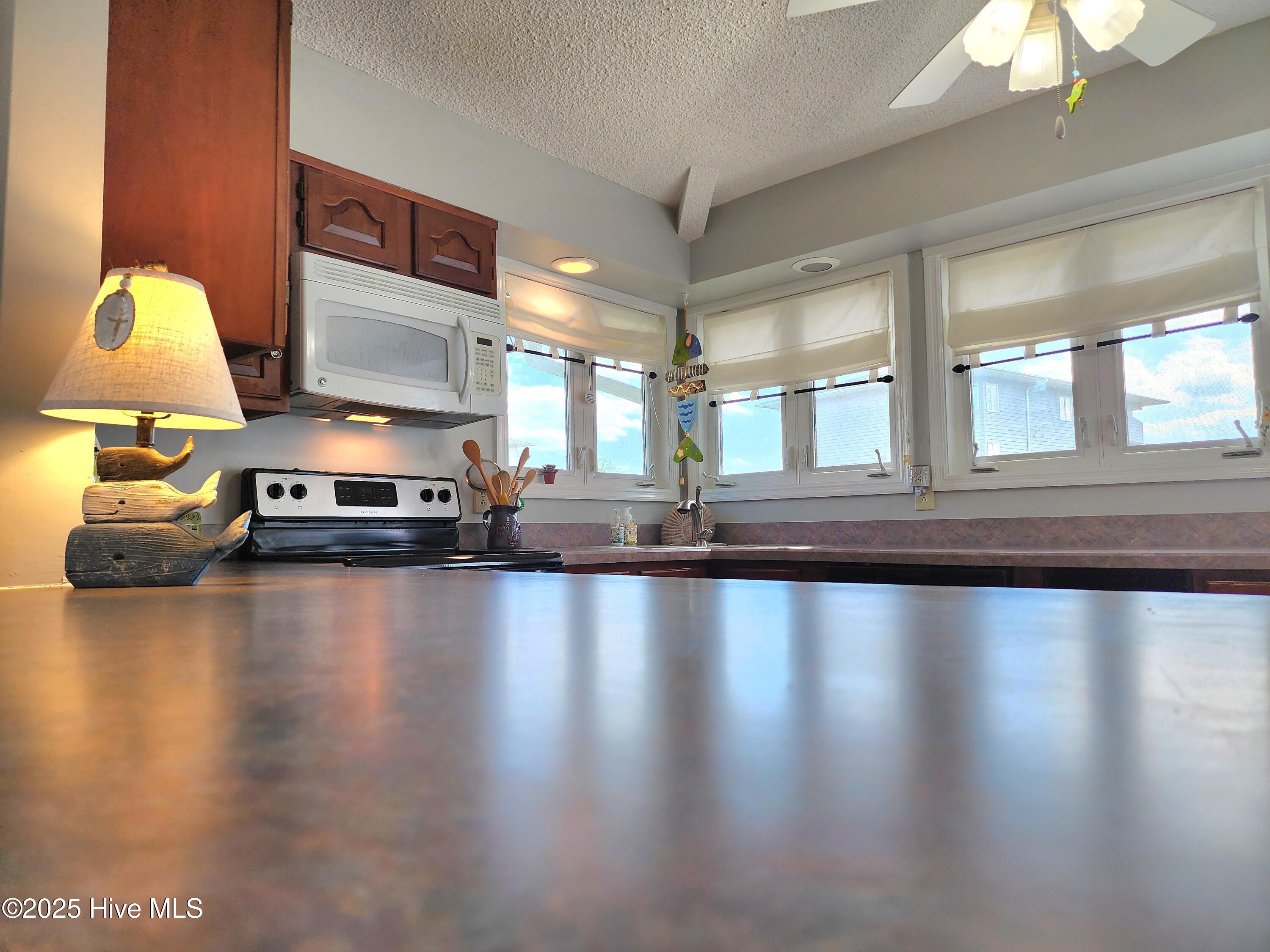 800 Country Club Road, Unit 36 Morehead City, NC 28557 - Photo 7 of 56 Kitchen 6
