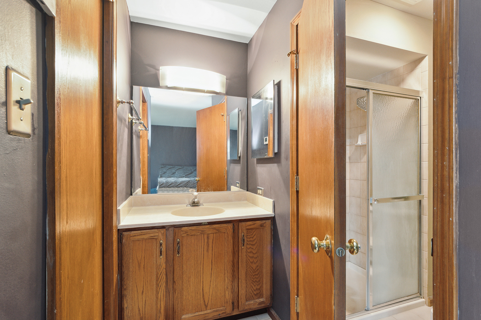 2161 Oak Road, Unit 3A Homewood, IL 60430 - Photo 16 of 20 a bathroom with a sink and a mirror