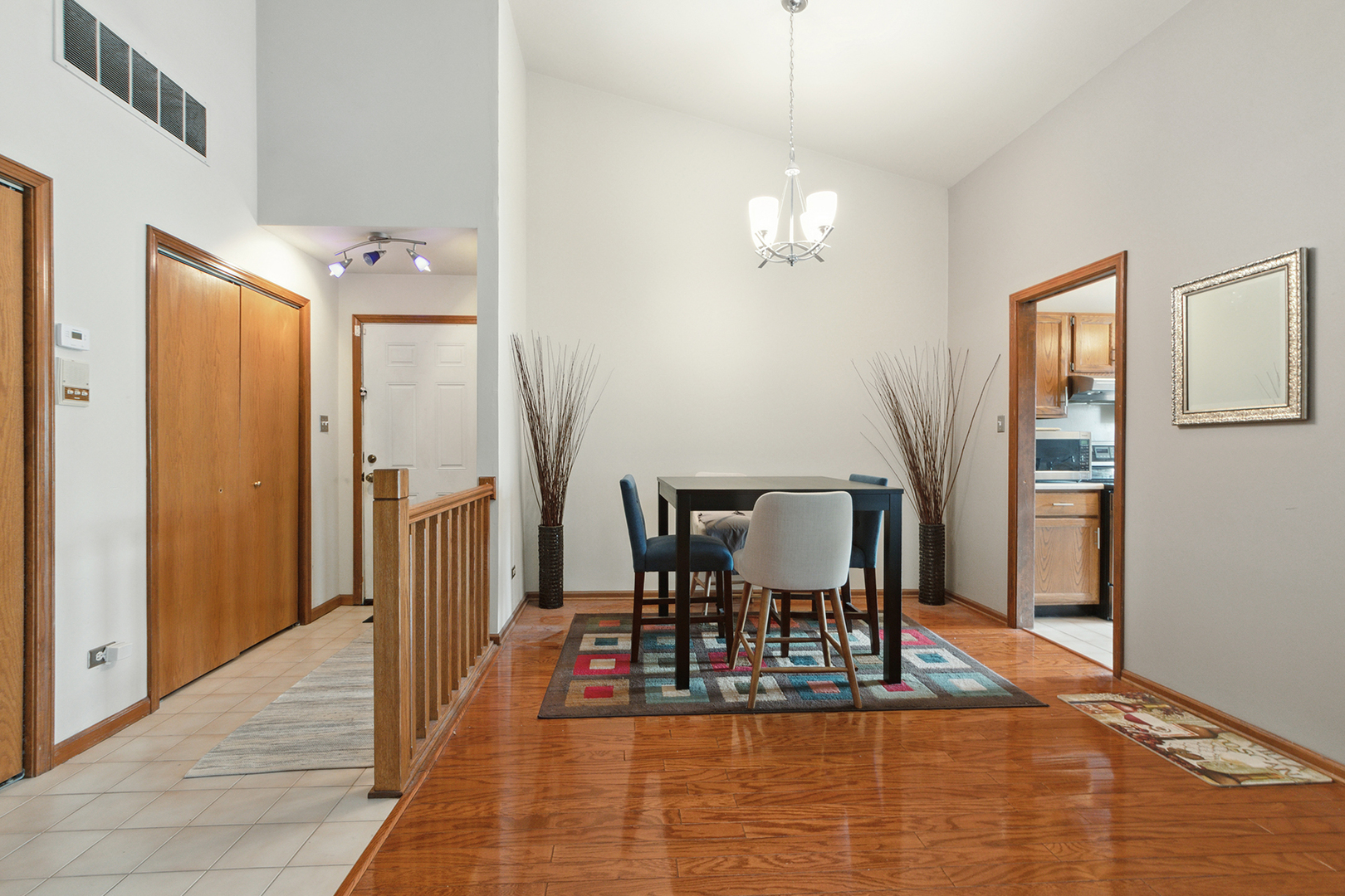 2161 Oak Road, Unit 3A Homewood, IL 60430 - Photo 5 of 20 a view of a dining room with furniture