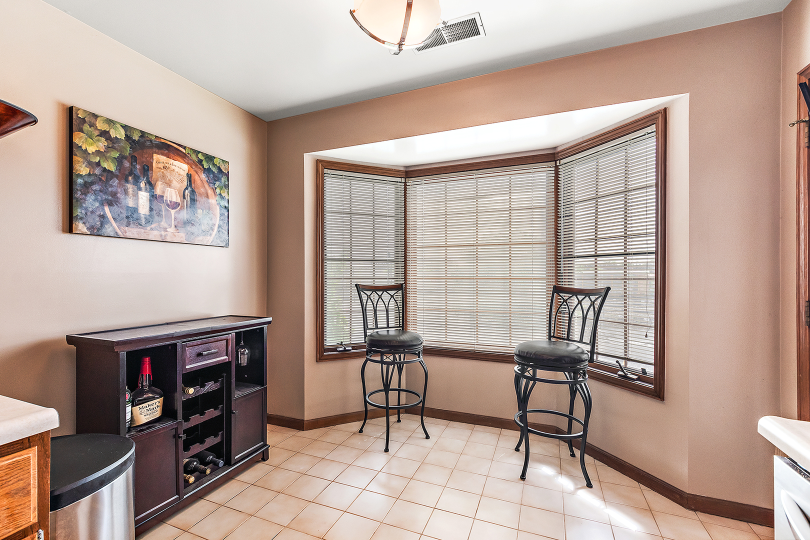 2161 Oak Road, Unit 3A Homewood, IL 60430 - Photo 10 of 20 a workspace with furniture and window