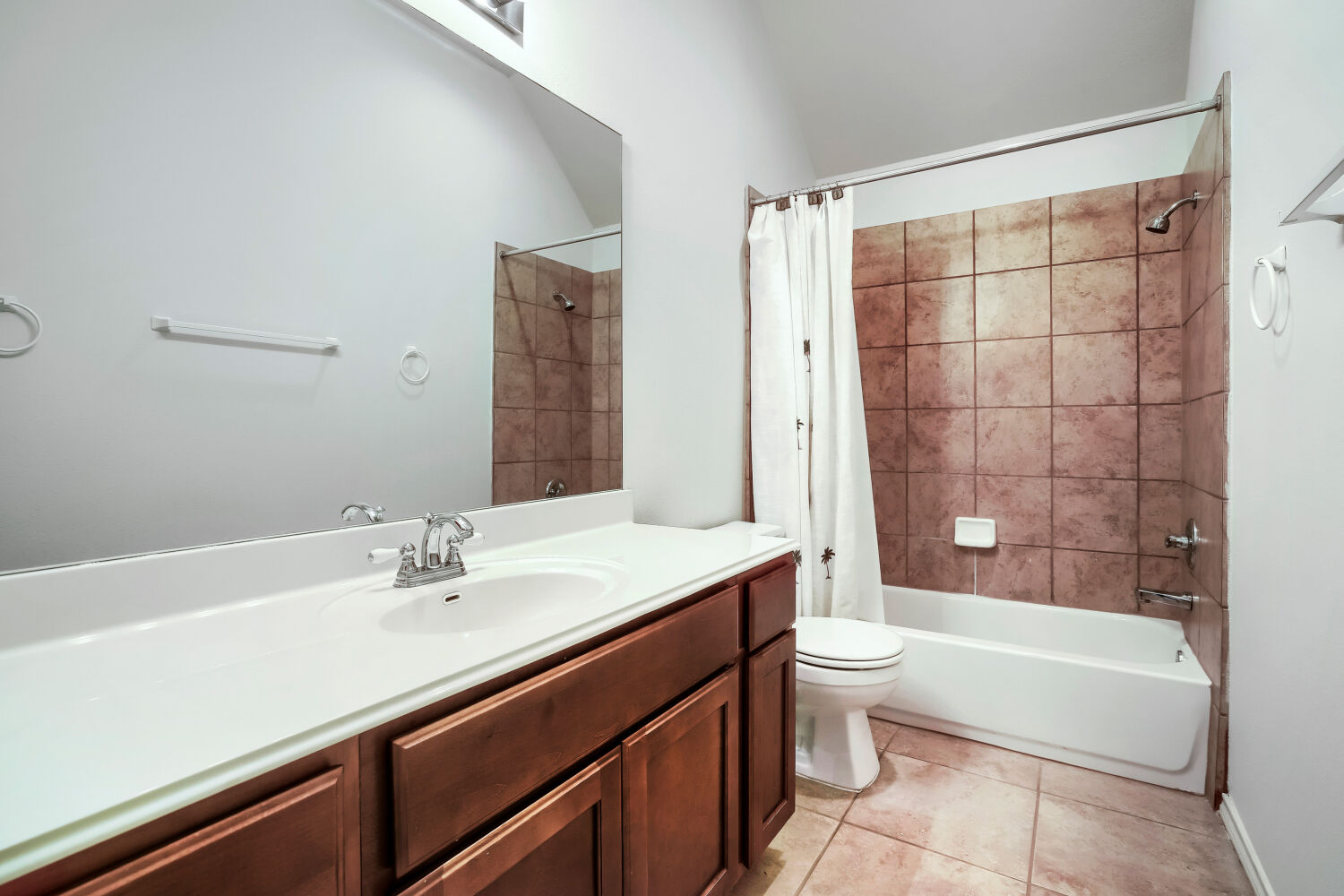 2985 Prairie Bluff Seguin, TX 78155 - Photo 18 of 25 Third full bathroom.