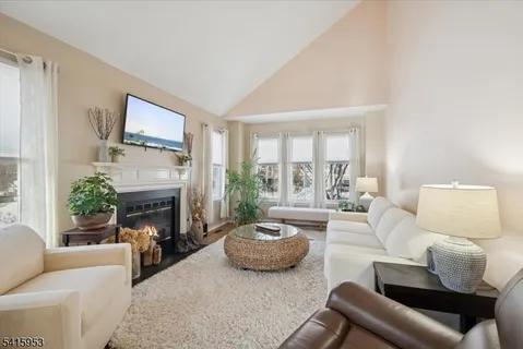 $770,000 | 13 Spencer Lane, Bedminster, NJ 07921