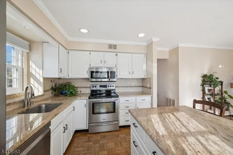 $770,000 | 13 Spencer Lane, Bedminster, NJ 07921