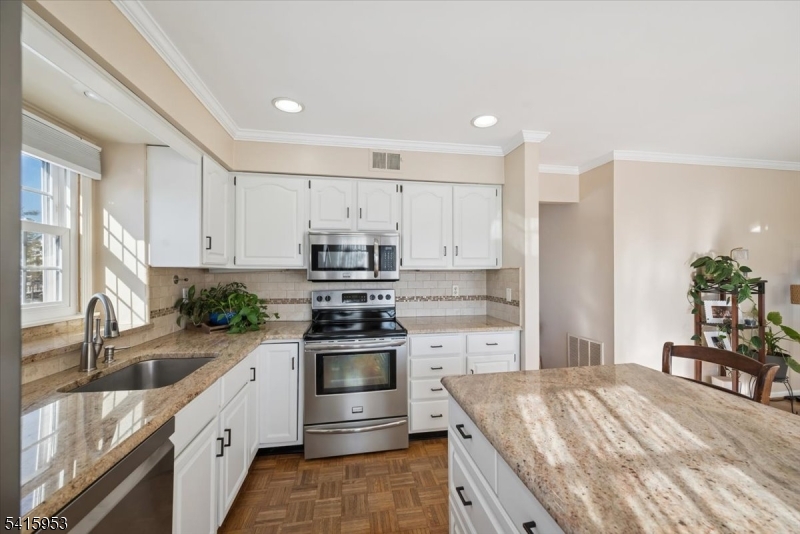 13 Spencer Lane Bedminster, NJ 07921 - Photo 17 of 41