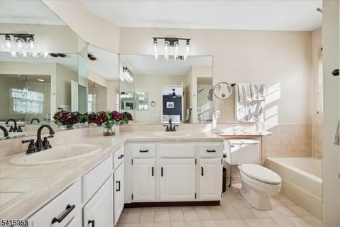 $770,000 | 13 Spencer Lane, Bedminster, NJ 07921