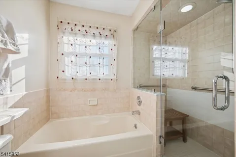 $770,000 | 13 Spencer Lane, Bedminster, NJ 07921