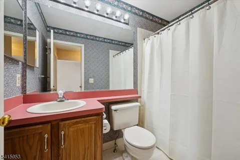 $770,000 | 13 Spencer Lane, Bedminster, NJ 07921