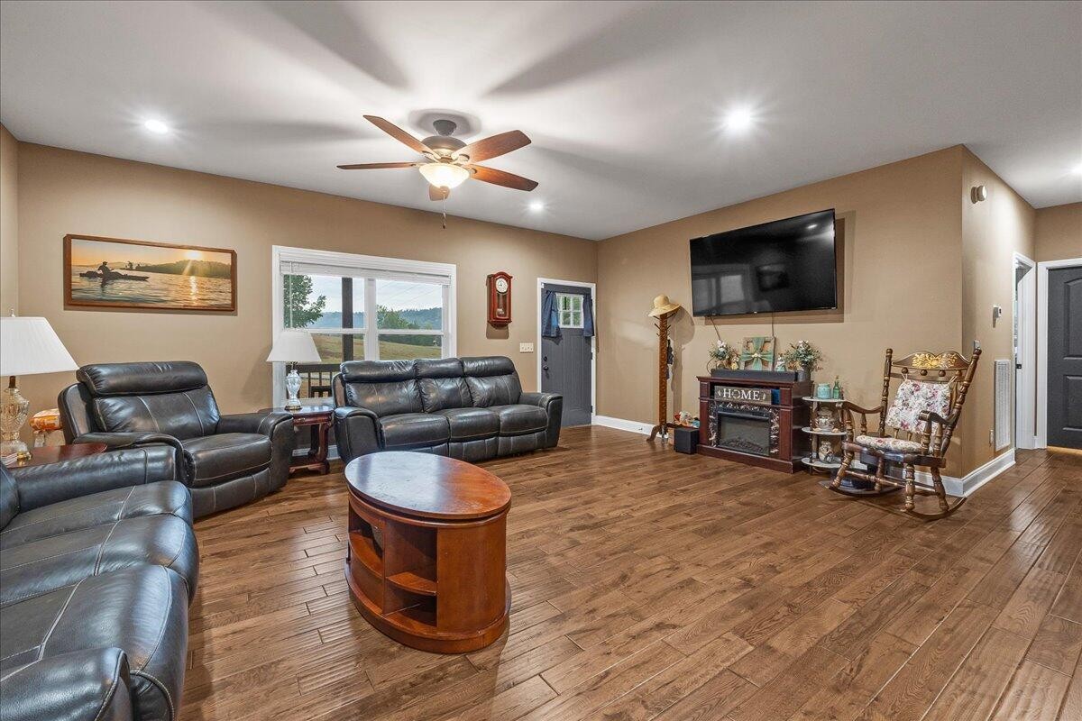 195 Harris Road Trenton, GA 30752 - Photo 6 of 32 Gallery Image 6