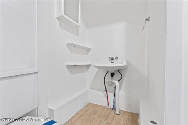 a view of utility room