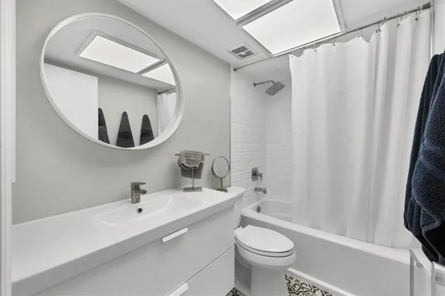 a view of a livingroom with furniture and patio