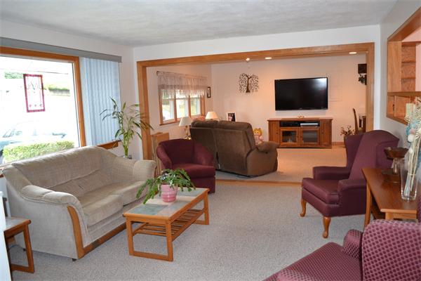 8 Theresa Road Stoneham, MA 02180 - Photo 4 of 28 Gallery Image 4
