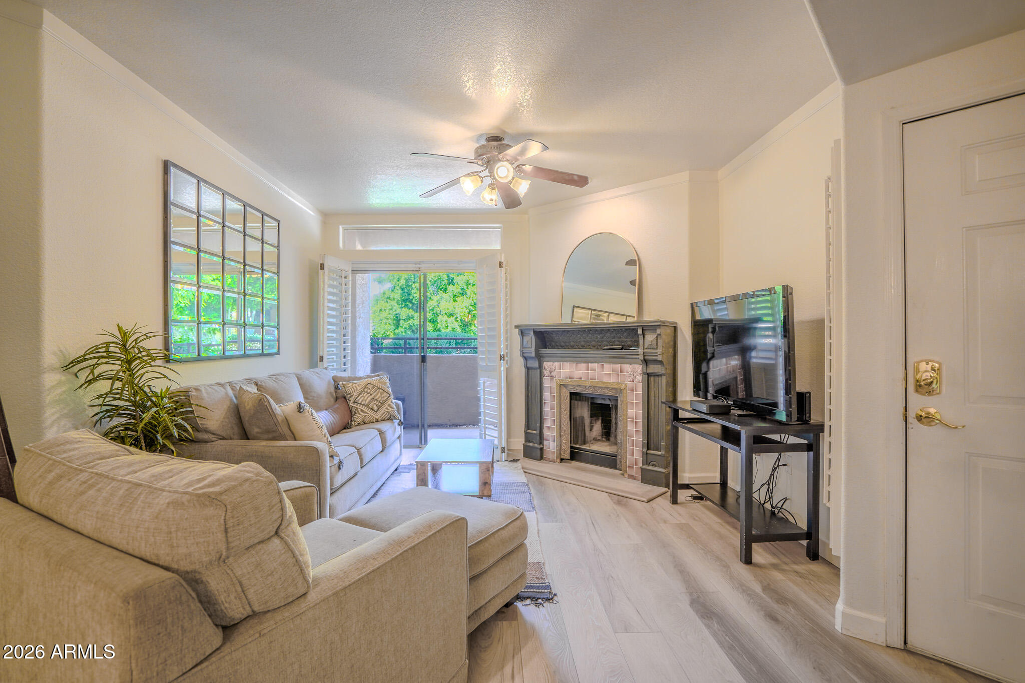 10410 North Cave Creek Road, Unit 1111 Phoenix, AZ 85020 - Photo 8 of 21 DSC01001-HDR