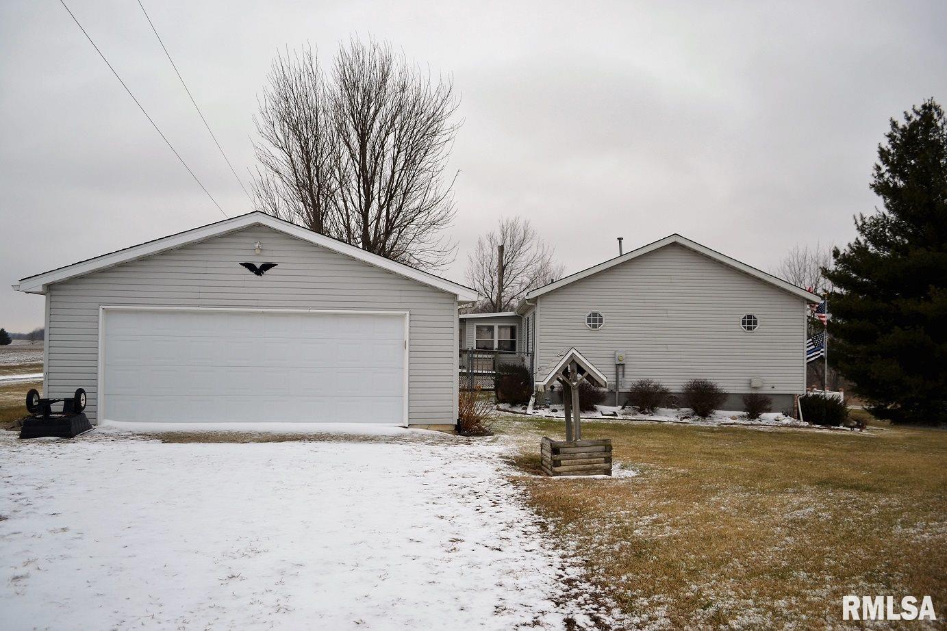 1635 Matson Road Jacksonville, IL 62650 - Photo 3 of 43