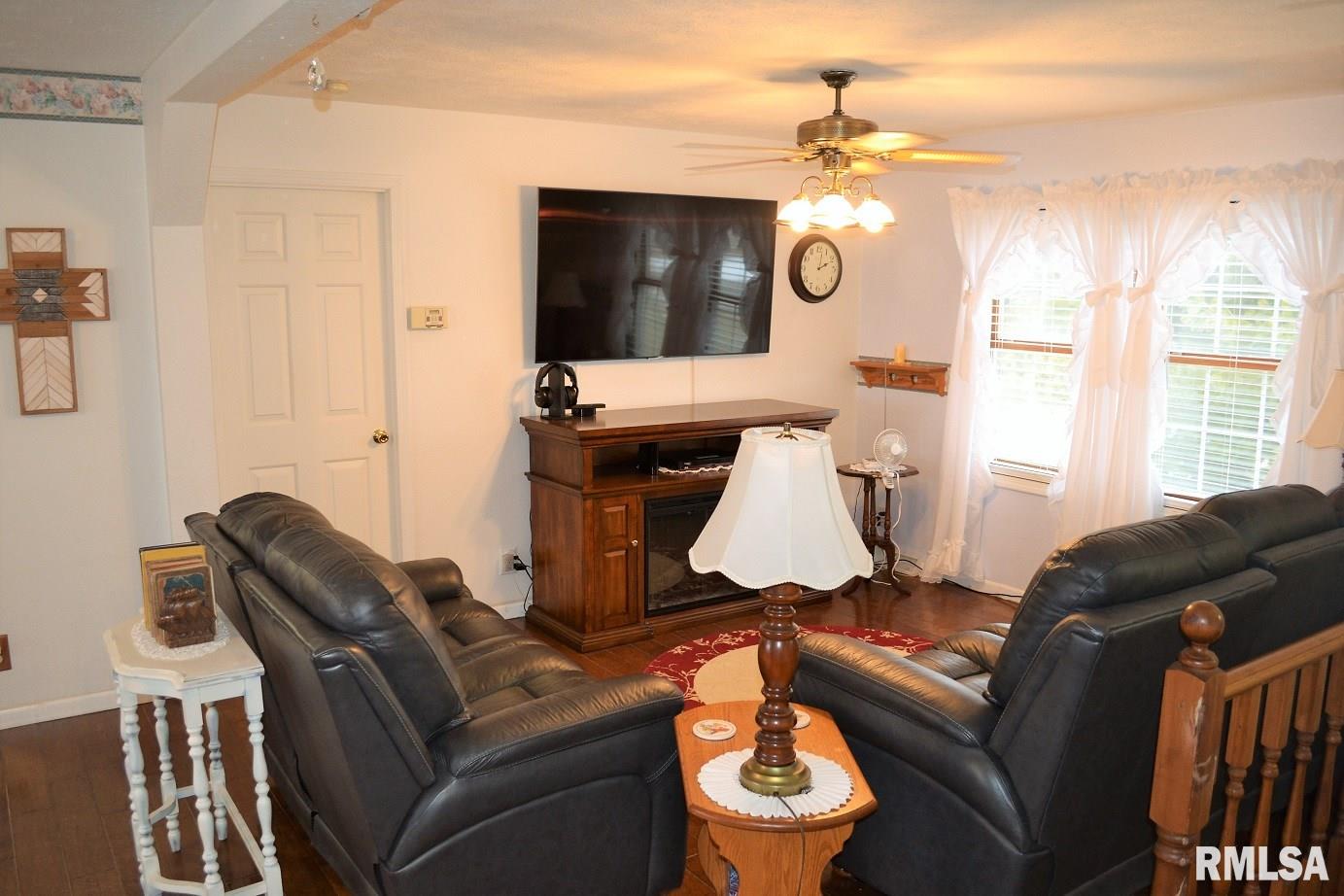 1635 Matson Road Jacksonville, IL 62650 - Photo 5 of 43