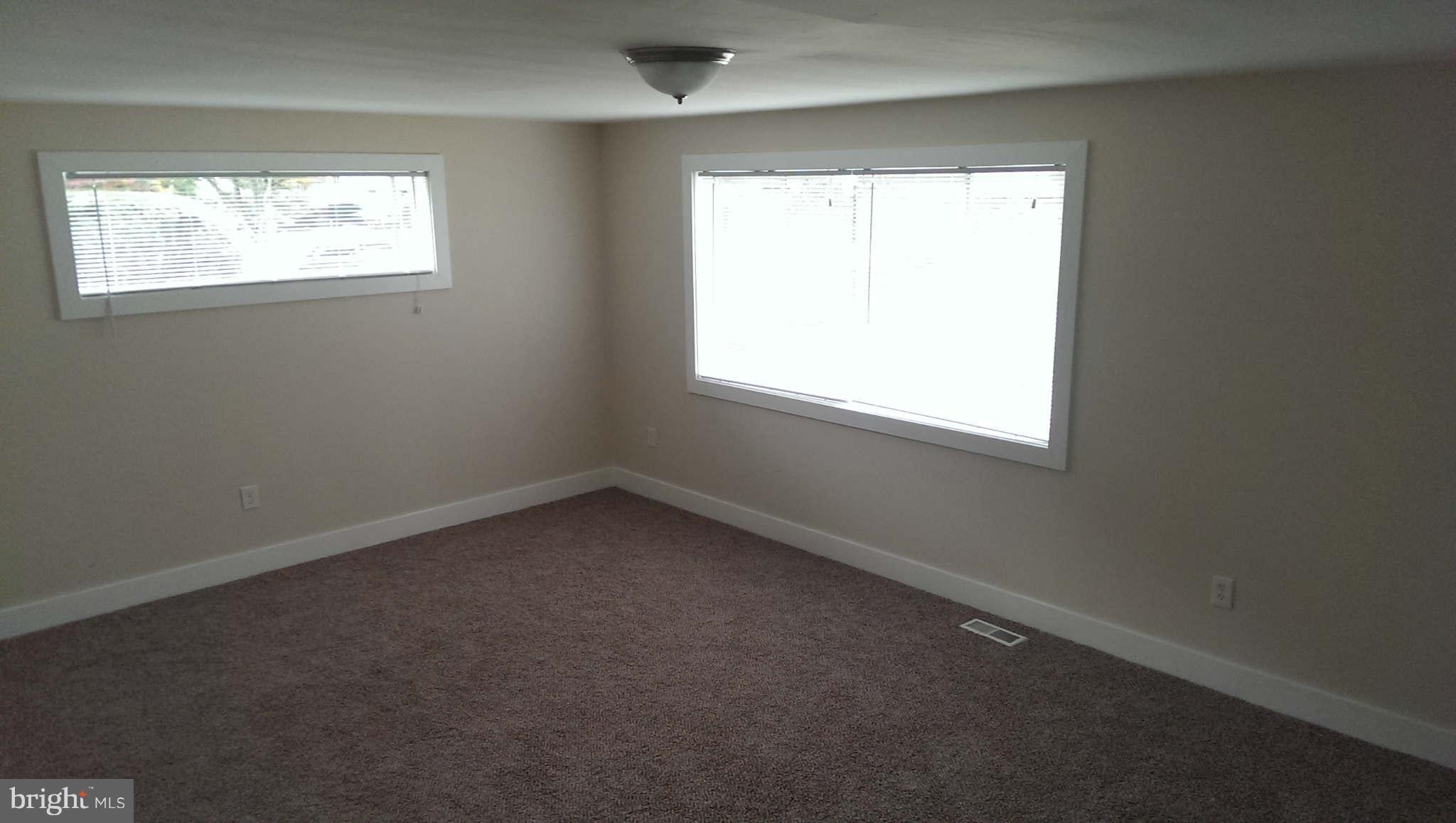 411 Eisner Street Silver Spring, MD 20901 - Photo 21 of 26 Living Room