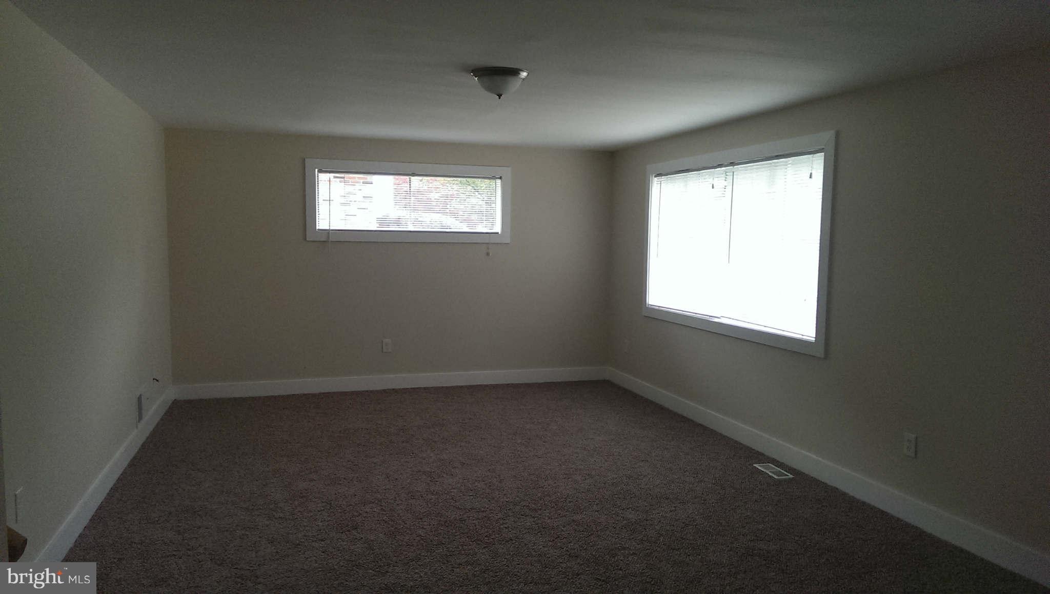 411 Eisner Street Silver Spring, MD 20901 - Photo 22 of 26 Living Room