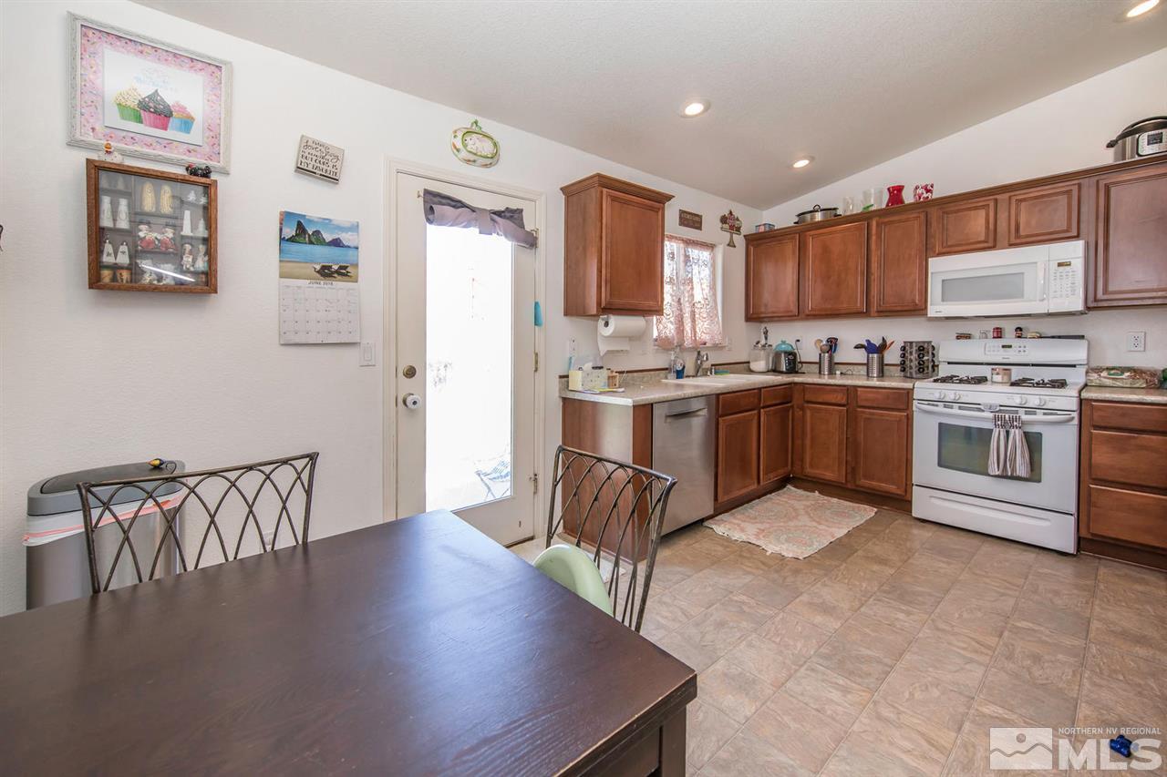 18312 Quarry Court Reno, NV 89508 - Photo 7 of 23 Photo 7