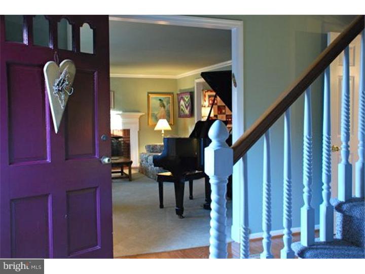 559 Tarrington Road Cherry Hill, NJ 08034 - Photo 3 of 25 a stair with table and chairs