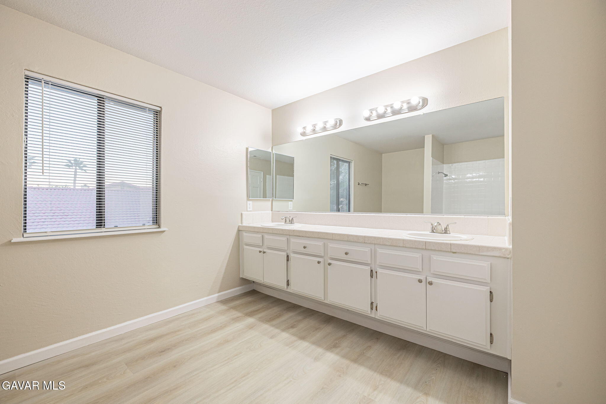 1201 Camran Avenue Lancaster, CA 93535 - Photo 9 of 49 33-web-or-mls-AVOH--41