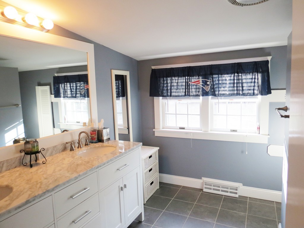 53 Lakeview Road Foxboro, MA 02035 - Photo 17 of 23 Gallery Image 17